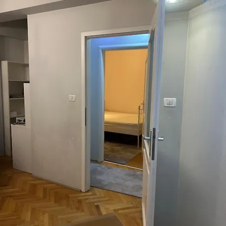 3 Min Walk To Balkan 아파트 *