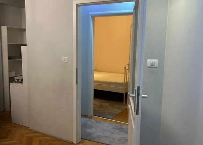 3 Min Walk To Balkan 아파트 *